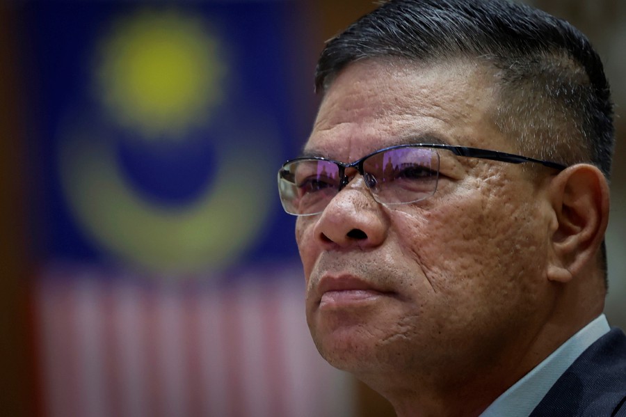 Home Minister Datuk Seri Saifuddin Nasution Ismail (pic) said the citizenship application processing period has been reduced, from 73 days to 14 days, through the integrated security vetting system, launched by the National Registration Department (NRD) in conjunction with the department’s 75th anniversary celebration. -BERNAMA PIC