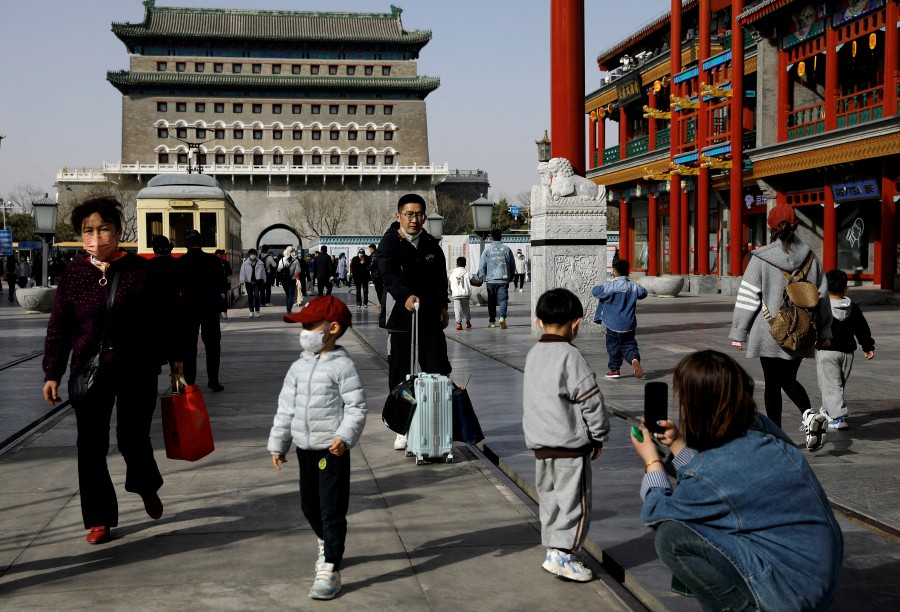 (FILE PHOTO) People walk at a tourism site in Qianmen street, Beijing, China. -REUTERS/Tingshu Wang