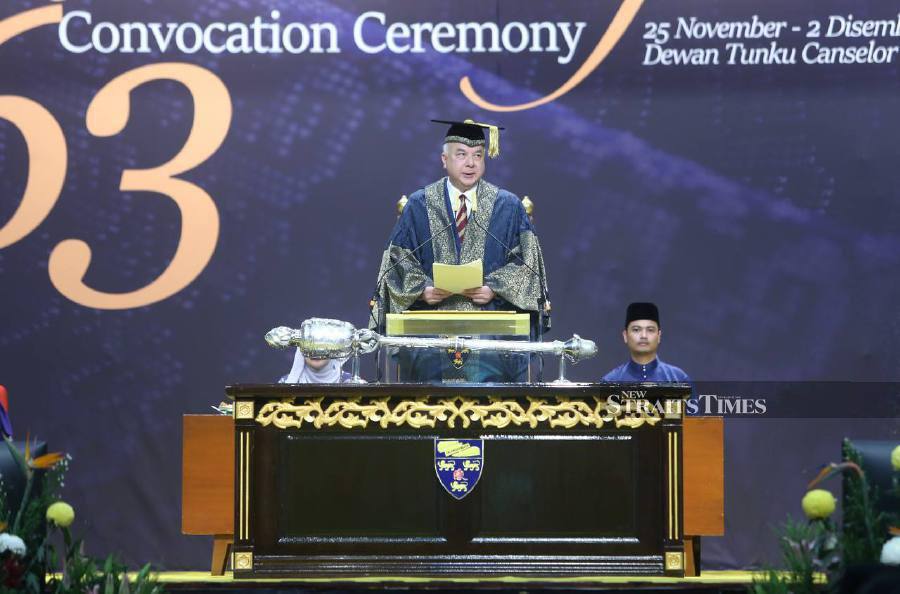 Sultan of Perak Sultan Nazrin Muizzuddin Shah reminded the people to always to put the Rukun Negara into practice, emphasising manners over mastery of knowledge in his speech at Universiti Malaya (UM)'s 63rd Convocation Ceremony. -NSTP/MOHAMAD SHAHRIL BADRI SAALI