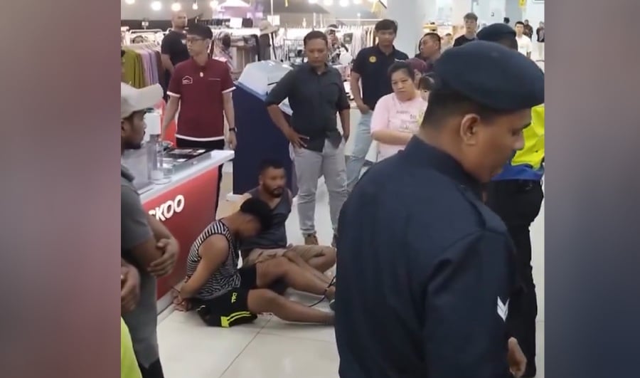 Two men who attempted to snatch a child at a supermarket in Klang were then handed over to the police and are currently remanded for three days for further investigation. -COURTESY PIC