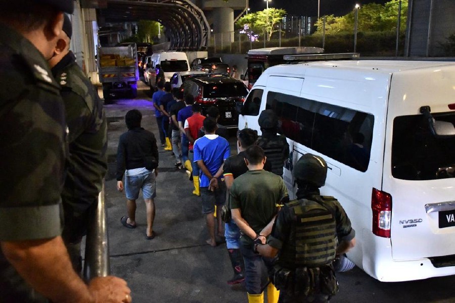 A total of 108 illegal immigrants were detained for various immigration offences in an operation at Pasar Harian Selayang. -PIC COURTESY OF PDRM