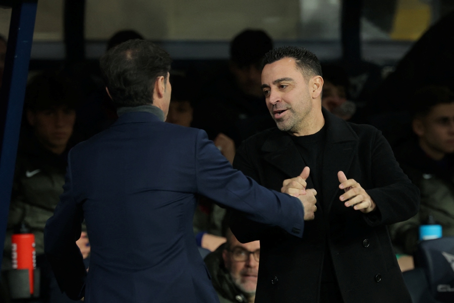 (FILE PHOTO) Barcelona's Spanish coach Xavi Hernandez (right). -AFP/LLUIS GENE