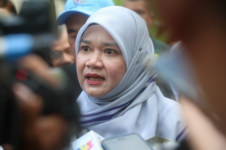  Education Minister Fadhlina Sidek welcomed the 15 per cent salary hike, saying that it is good news and that hopefully efforts to continue addressing other issues (in education) will be given attention. — NSTP FILE PIC