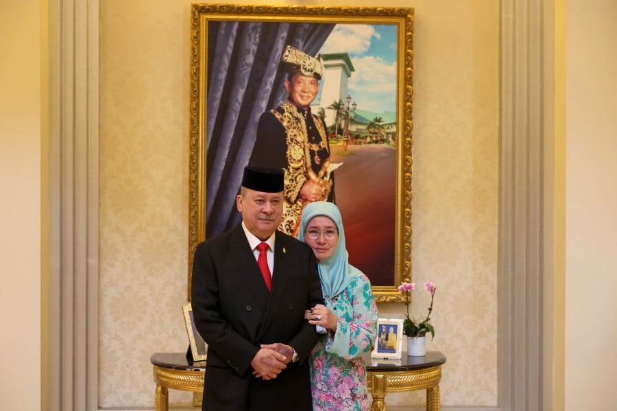 Raja Permaisuri Agong Tunku Azizah Aminah Maimunah Iskandariah and her brother, the Sultan of Johor Sultan Ibrahim Almarhum Sultan Iskandar. -BERNAMA PIC