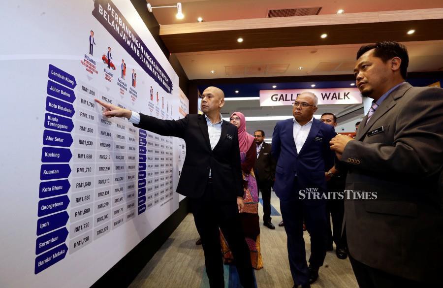 Domestic Trade and Cost of Living Ministry (KPDN) acting minister Datuk Armizan Mohd Ali (left) said the overall mechanism for the implementation of the targeted subsidy will be presented first by the Economy Ministry during the cabinet meeting. -NSTP/MOHD FADLI HAMZAH