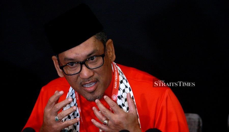 Former Perak menteri besar Datuk Seri Ahmad Faizal Azumu (pic) is no longer the Negri Sembilan Parti Pribumi Bersatu Malaysia (Bersatu) chief. -NSTP/FAIZ ANUAR