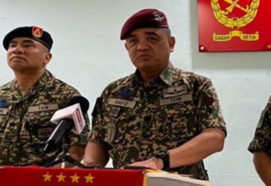 Army chief General Tan Sri Muhammad Hafizuddeain Jantan said the army will not risk the safety of any of its personnel before knowing the factors behind the crash. -BERNAMA PIC