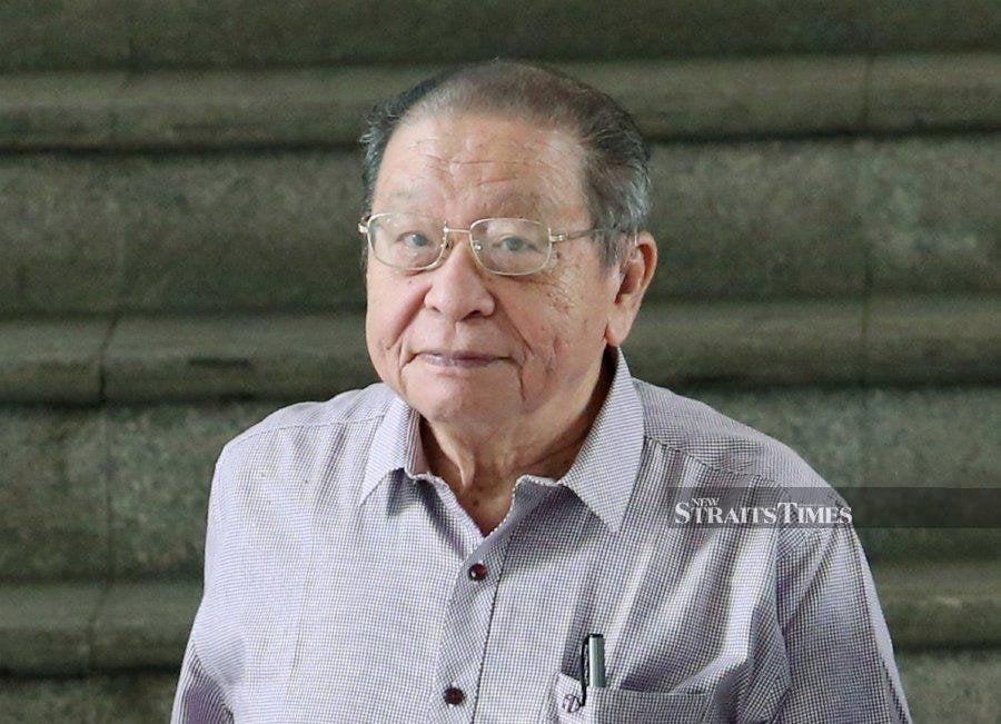 DAP stalwart Tan Sri Lim Kit Siang (pic), its chairman Lim Guan Eng, as well as vice-chairman Teresa Kok filed a separate suit against Kepala Batas member of parliament Siti Mastura Mohamad over her allegations regarding familial relations between several party leaders with Chin Peng, former Malayan Communist Party leader and former Singapore Prime Minister, the late Lee Kuan Yew. -NSTP/EIZAIRI SHAMSUDIN