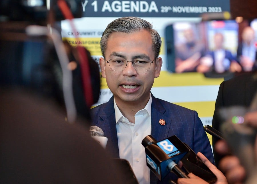 Communications and Digital Minister Fahmi Fadzil said the Malaysia Digital Economy Corporation (MDEC) has been given one month to review the permit for foreign knowledge workers (FKW) to expedite the procurement process of highly skilled workers in the call centres industry. -BERNAMA PIC