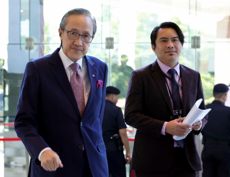 KOTA KINABALU, 29 Nov -- Menteri Kewangan Sabah yang juga Ahli Dewan Undangan Negeri (ADUN) Karanaan Datuk Seri Masidi Manjun ketika menghadiri Persidangan Dewan Undangan Negeri Sabah, hari ini.
