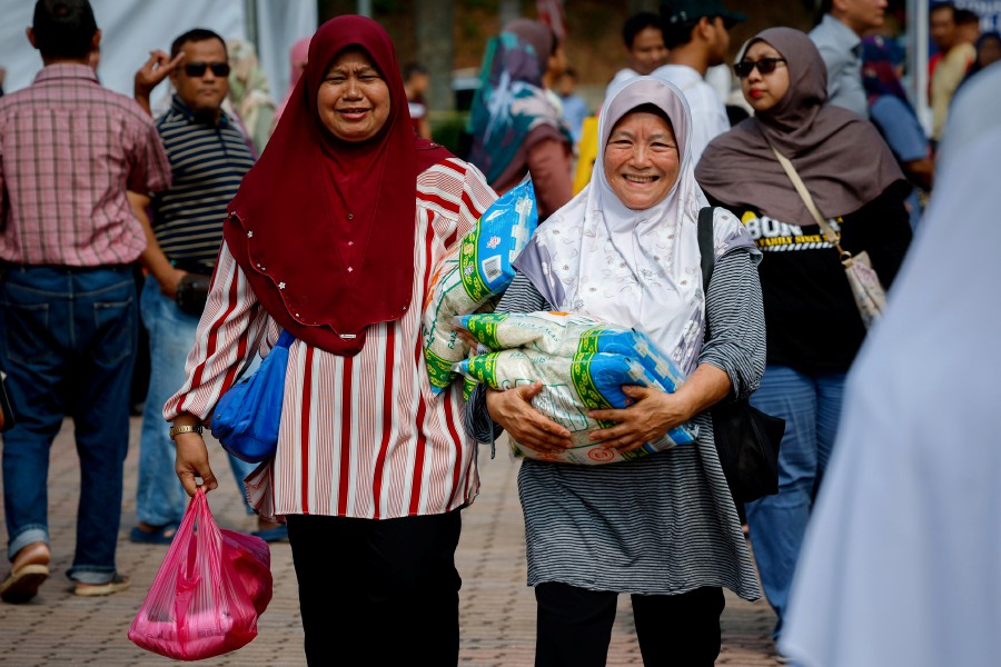 Melaka Rahmah Sales Offers Goods At Cheaper Prices | New Straits Times ...