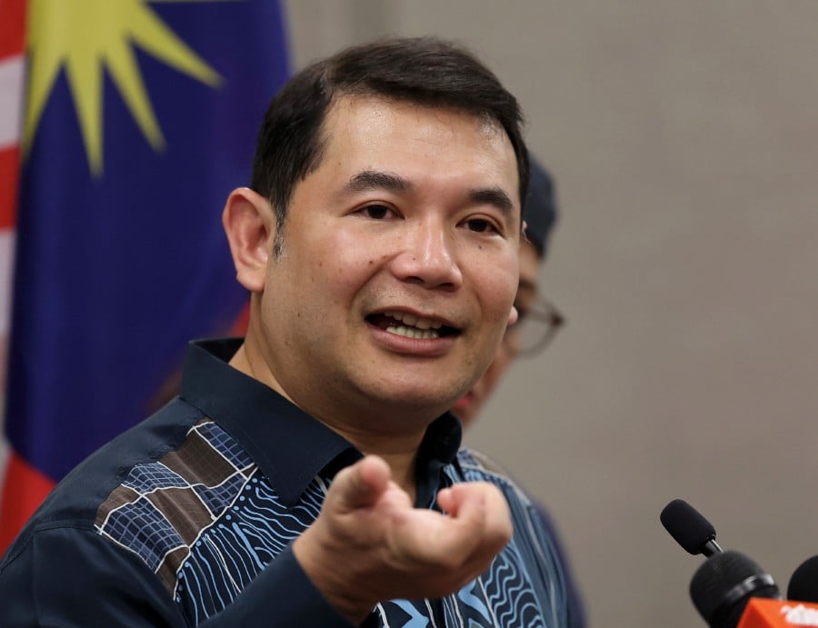 Despite being a voluntary initiative, Economy Minister Rafizi Ramli worries of “oversubscription” to the progressive wage policy programme, which opens for registration in April next year. -BERNAMA PIC