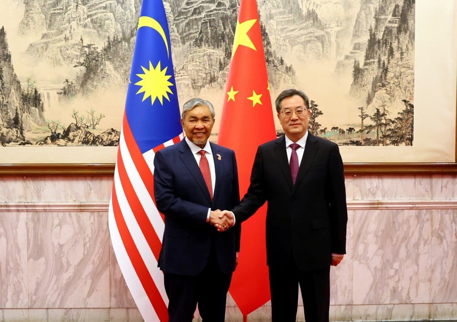 Deputy Prime Minister Datuk Seri Dr Ahmad Zahid Hamidi held a meeting with China’s Vice Premier Ding Xuexiang, at Villa 5, Diaoyutai State Guest House in conjunction with his first official visit to the republic. -BERNAMA PIC