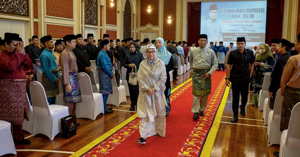 Raja Permaisuri Attends Religious Talk In Conjunction With Maulidur 