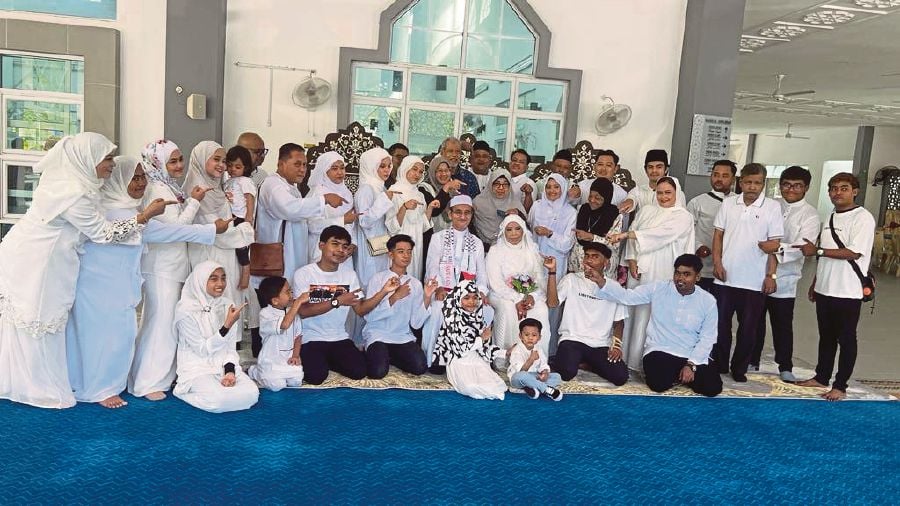 At 70 years old, with 17 grandchildren and one great-grandchild, Habibah Kassim has found true love again with 81-year-old Muhammad Abdul Wahab. -PIC COURTESY OF IZZU EVA