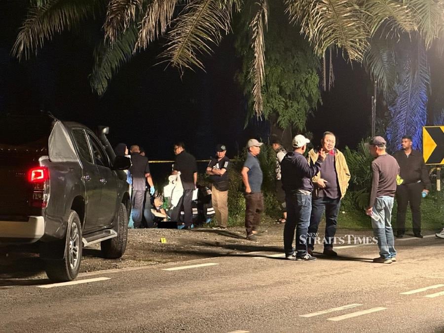 A lone criminal accused in two robbery cases was shot dead by the police during a shootout on Jalan Sungai Lembu in Bukit Mertajam. -NSTP/NUR IZZATI MOHAMAD