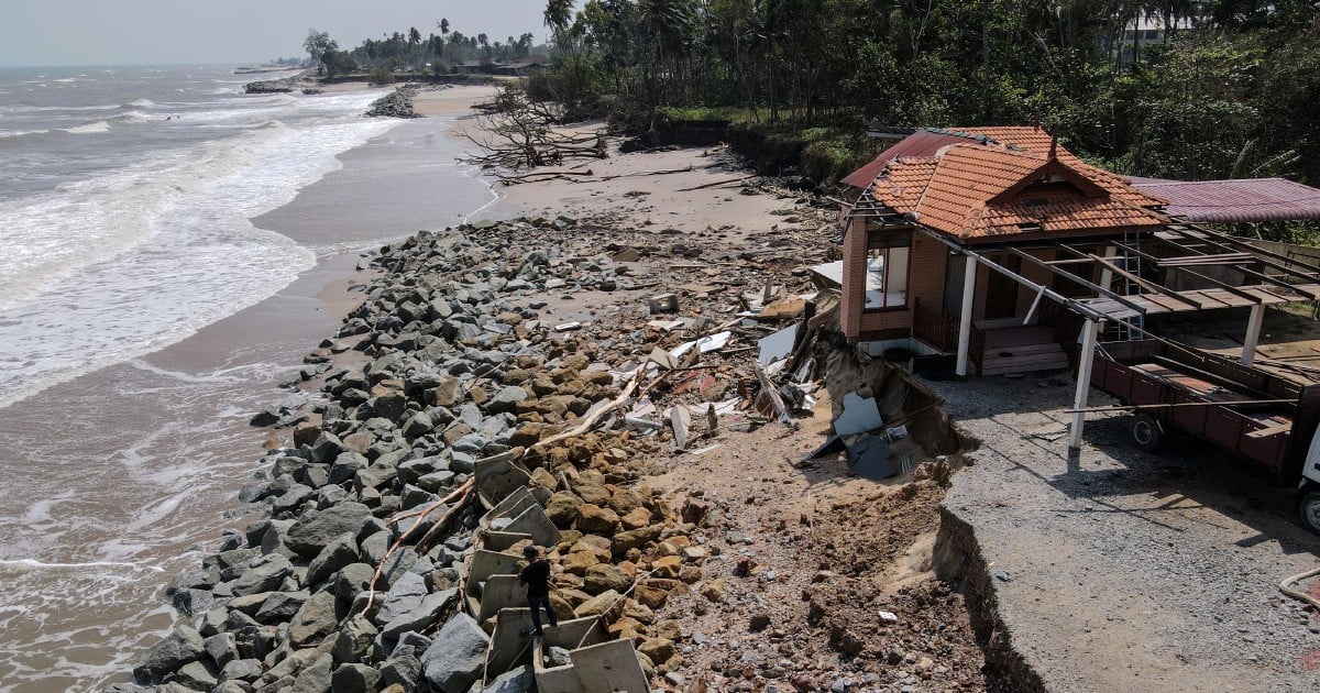 Kuala Terengganu family seek refuge at shelter as house succumbs to ...