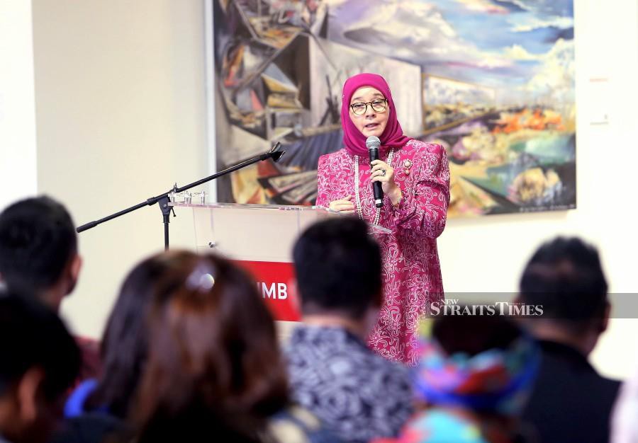 Raja Permaisuri Agong Tunku Azizah Aminah Maimunah Iskandariah at the launching ceremony of CIMB Artober. -NSTP/MOHAMAD SHAHRIL BADRI SAALI