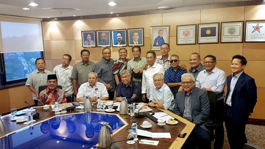 (File pix) Umno president Datuk Seri Dr Ahmad Zahid Hamidi and party leaders at the Umno headquarters in Kuala Lumpur. 