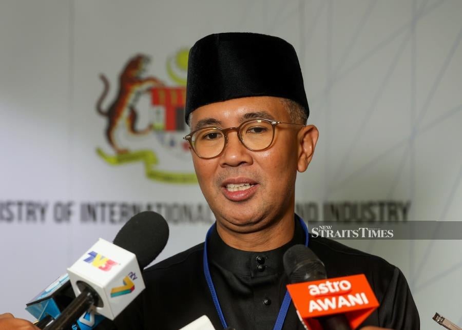 Restoring investors' confidence and increasing foreign direct investments (FDI) are among the top priorities of International Trade and Industry Minister Tengku Datuk Seri Zafrul Tengku Abdul Aziz. - Bernama pic