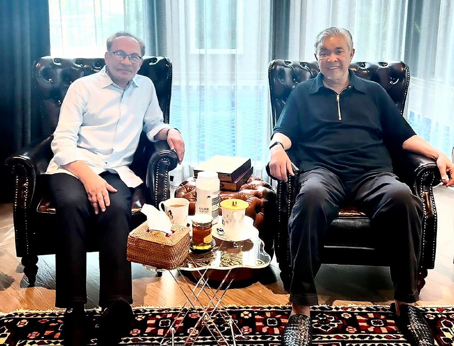 In a posting on his official Facebook page, Ahmad Zahid, currently on a rest period after undergoing recent surgery, thanked Prime Minister Datuk Seri Anwar Ibrahim for visiting him before attending the Rural  Entrepreneurs Carnival in Putrajaya today. - Pic courtesy from Datuk Seri Dr Ahmad Zahid Hamidi FB