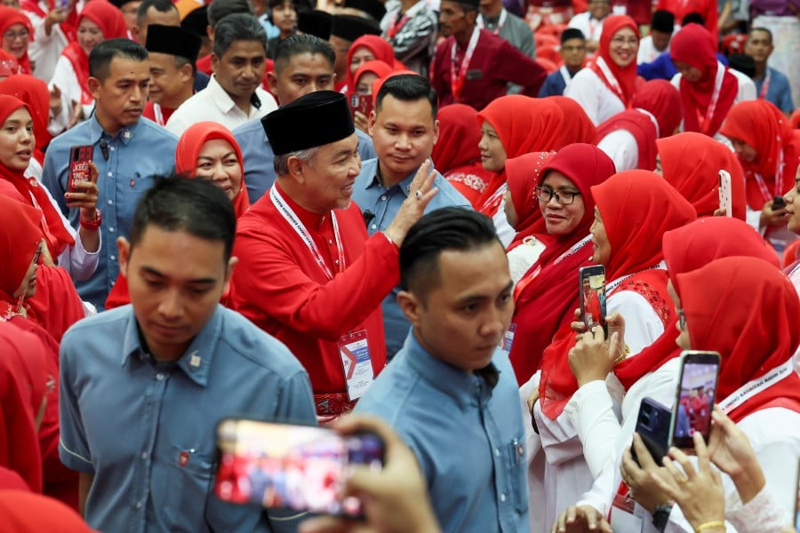Barisan Nasional chairman and Umno president Datuk Seri Dr Ahmad Zahid Hamidi being greeted as he arrives for the Maran Umno delegates’ meeting. BERNAMA pic