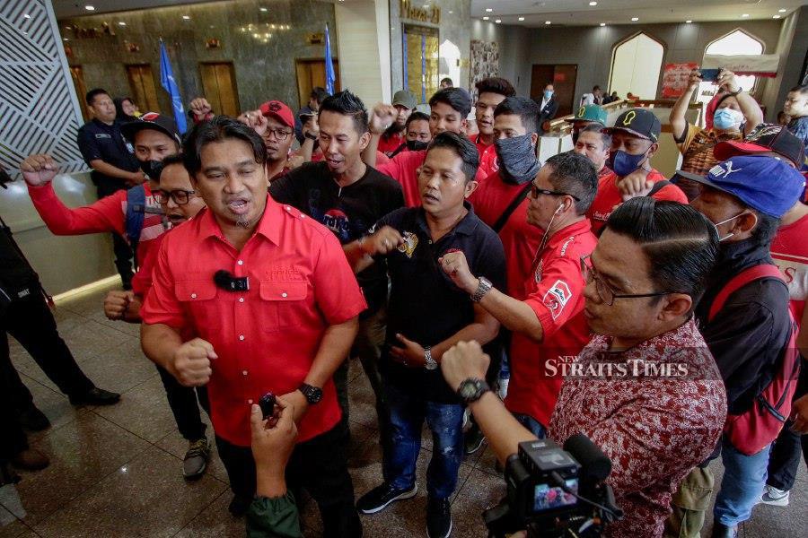 Pressure is mounting on Datuk Seri Dr Ahmad Zahid Hamidi to step down as Umno president and Barisan Nasional chairman. - NSTP/AIZUDDIN SAAD
