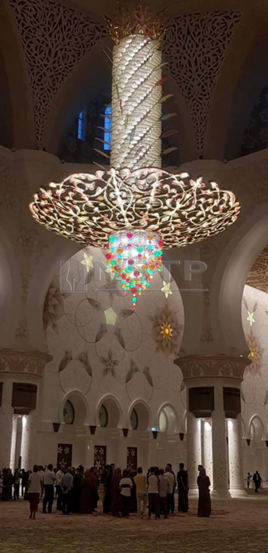 At 10min diameter and 15m in height, this is the second largest known chandelier inside a mosque and the third largest in the world.