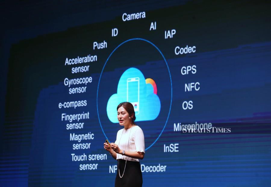Kim So Yeon, Marketing director at Huawei Mobile Services, Asia Pacific delivers the opening keynote speech at Huawei Malaysia Ecosystem Conference 2019. Photo by NURUL SHAFINA JEMENON