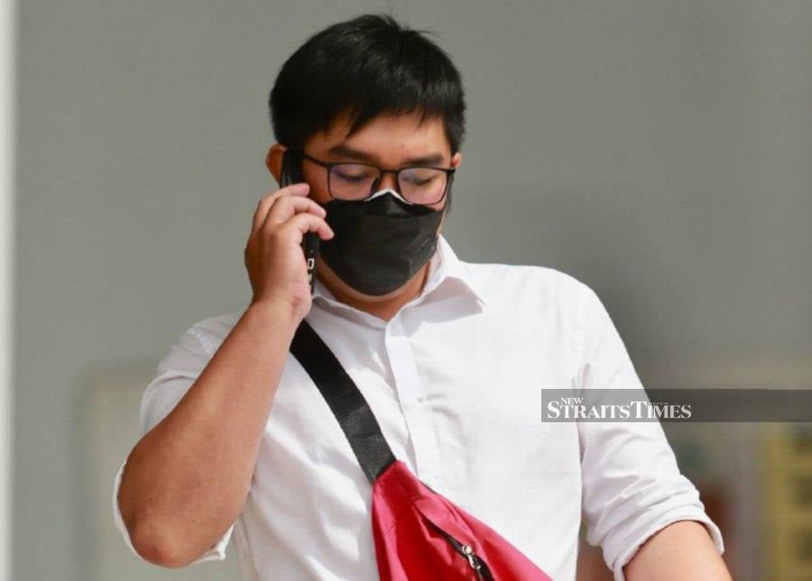 Zhongshi International Sdn Bhd’s human resource manager Sim Li En seen arriving at the Kuala Lumpur Sessions Court ahead of the trial. -NSTP/FATHIL ASRI.