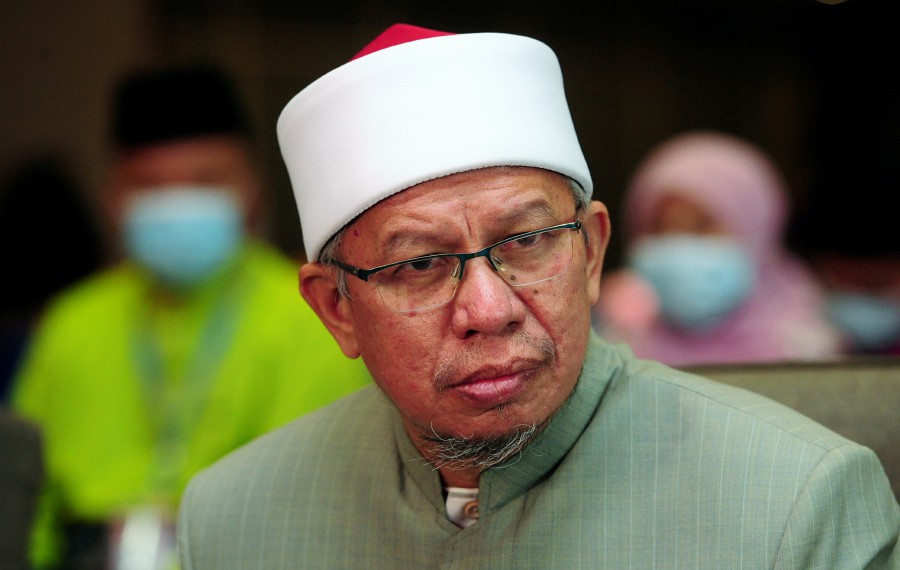 Minister in the Prime Minister's Department (Religious Affairs) Datuk Seri Dr Zulkifli Mohamad Al-Bakri says Friday prayers are allowed to resume during the CMCO in Selangor, Kuala Lumpur and Putrajaya but with limited number of congregants. - Bernama file pic