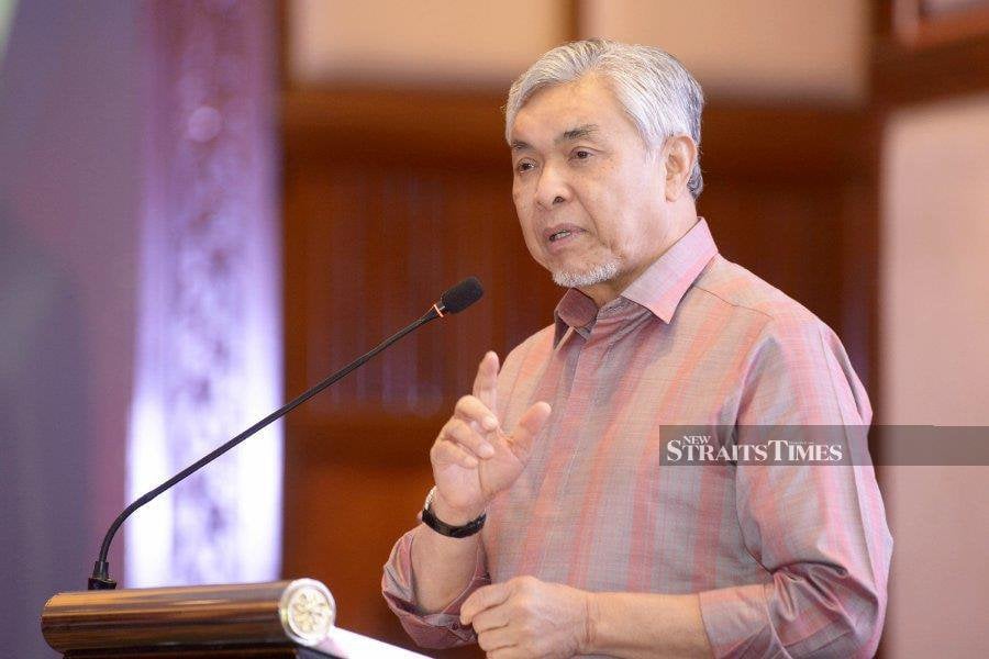  Deputy Prime Minister Datuk Seri Dr Ahmad Zahid Hamidi reminded the public of the importance of thorough preparations, including proper vehicle maintenance and meticulous travel planning during the Aidilfitri season. (File Pic)