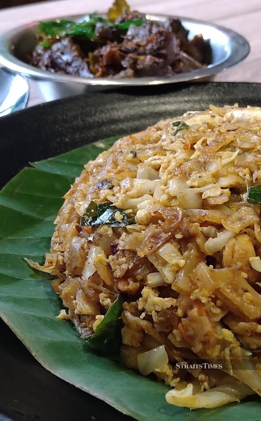 No, this is not char kway teow but it’s Chicken Kottu. Background is Mutton Varuval.